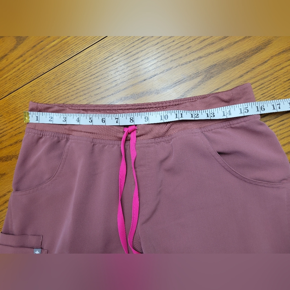 FIGS Scrubs Set Rafeala Oversized Top Kade Pants Mauve Size Medium Petite - Picture 11 of 12